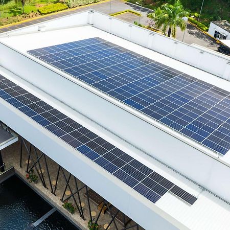 Sonesta Hotel Pereira Cerritos Extérieur photo Solar panels on the roof of the National Museum of the Dominican Republic