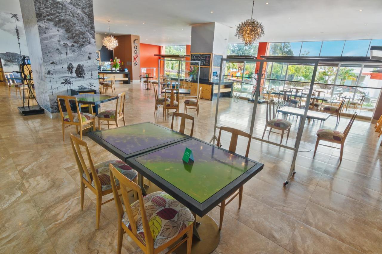 Sonesta Hotel Pereira Cerritos Extérieur photo The interior of the restaurant