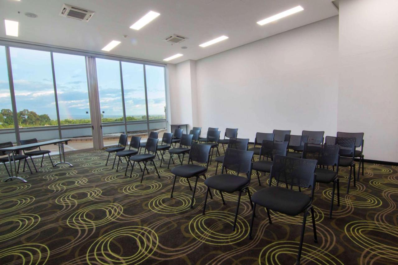 Sonesta Hotel Pereira Cerritos Extérieur photo The library's meeting room