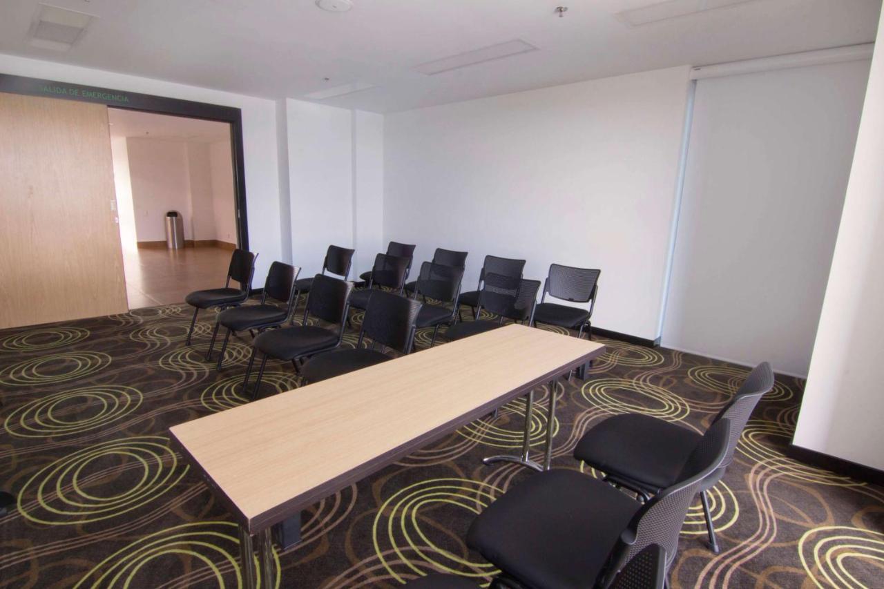 Sonesta Hotel Pereira Cerritos Extérieur photo A meeting room at the hotel