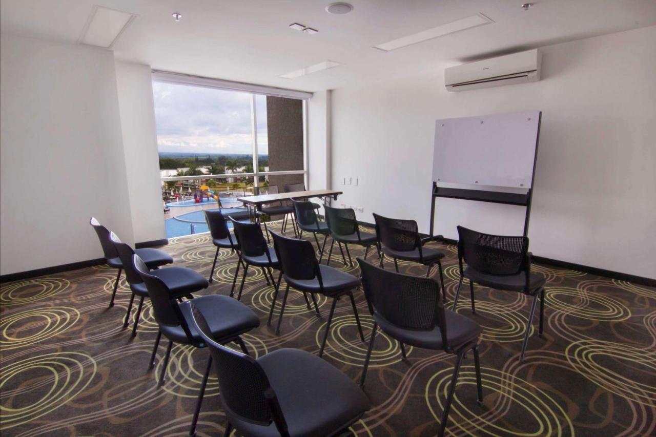 Sonesta Hotel Pereira Cerritos Extérieur photo Meeting room