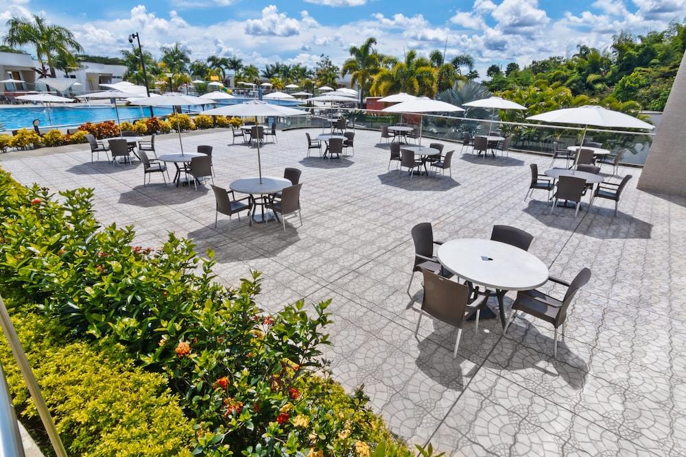 Sonesta Hotel Pereira Cerritos Extérieur photo Rooftop pool at the Hilton San Salvador