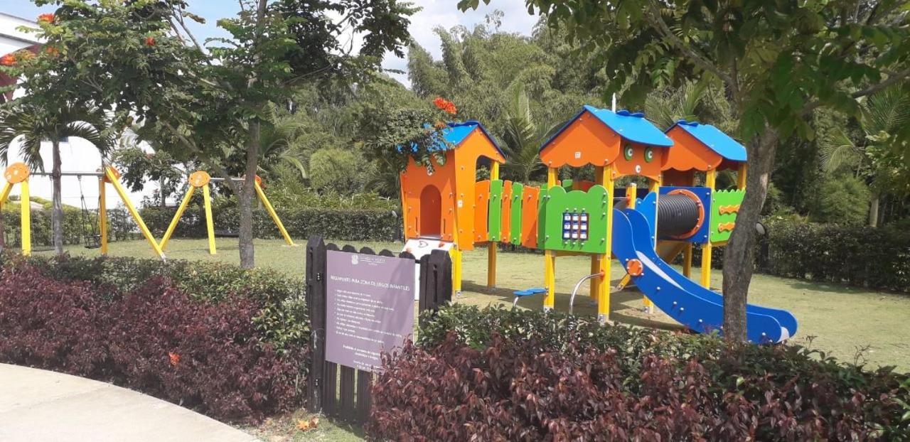 Sonesta Hotel Pereira Cerritos Extérieur photo The children's play area