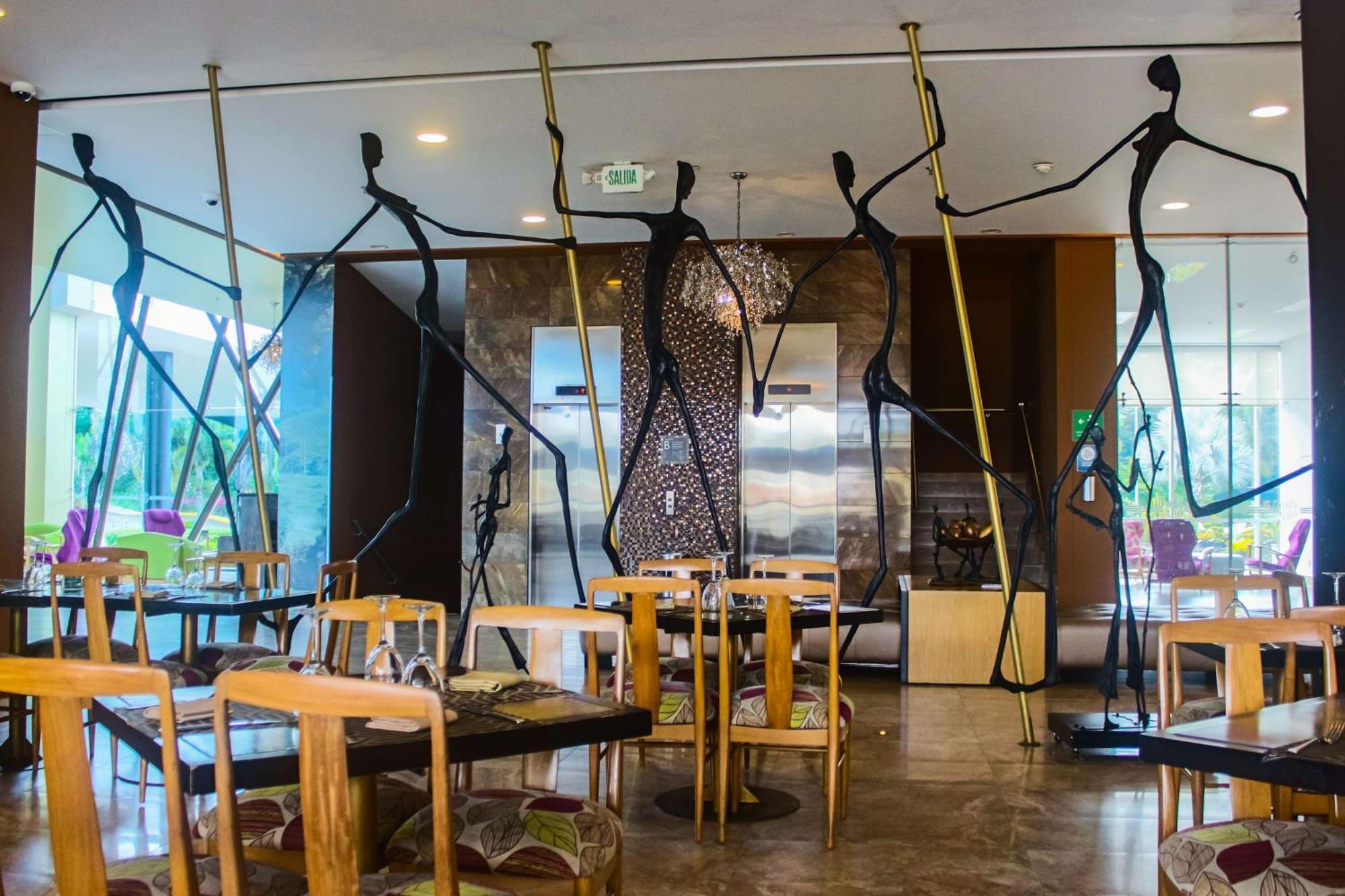 Sonesta Hotel Pereira Cerritos Extérieur photo The restaurant