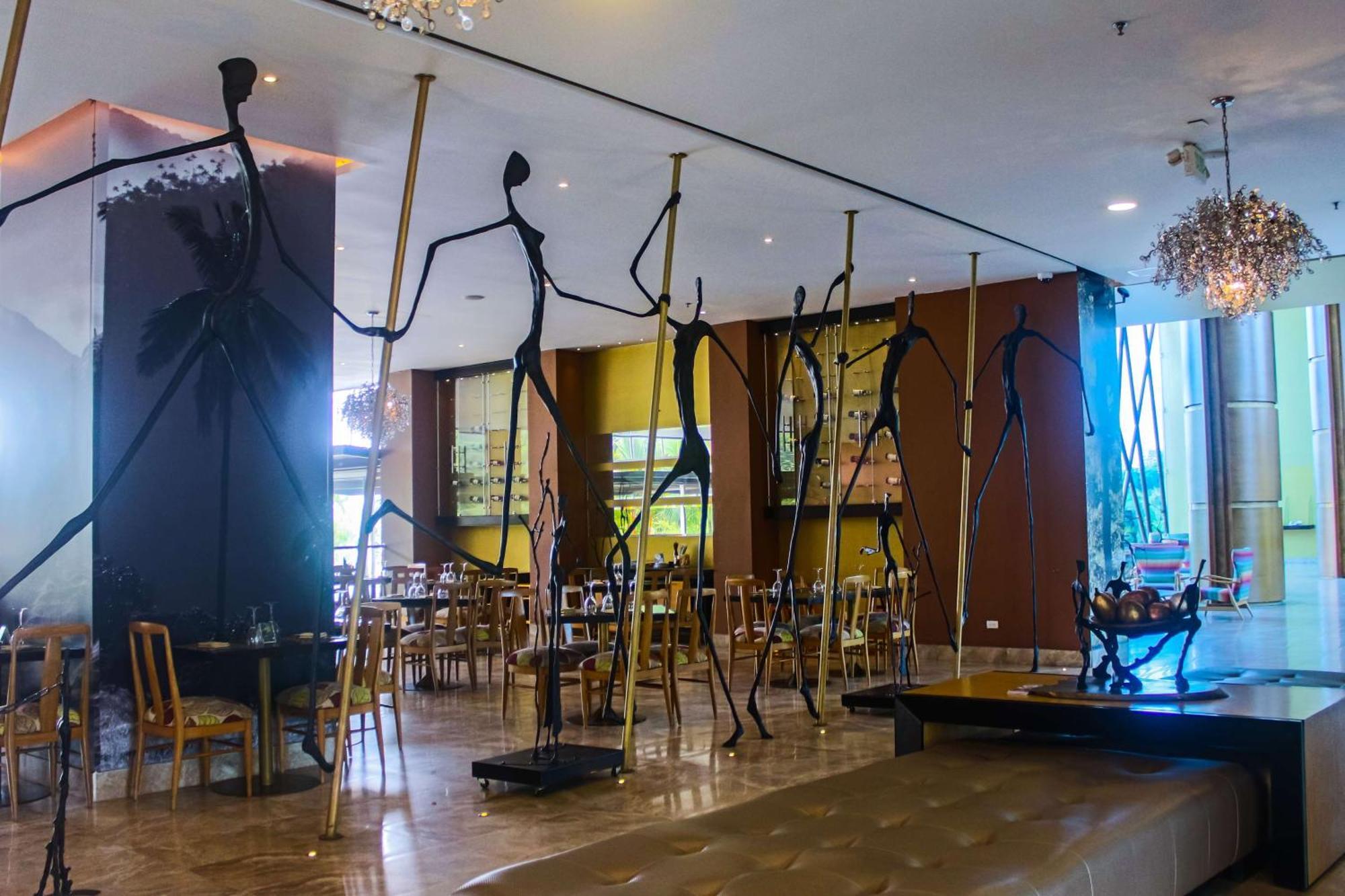 Sonesta Hotel Pereira Cerritos Extérieur photo The interior of the restaurant