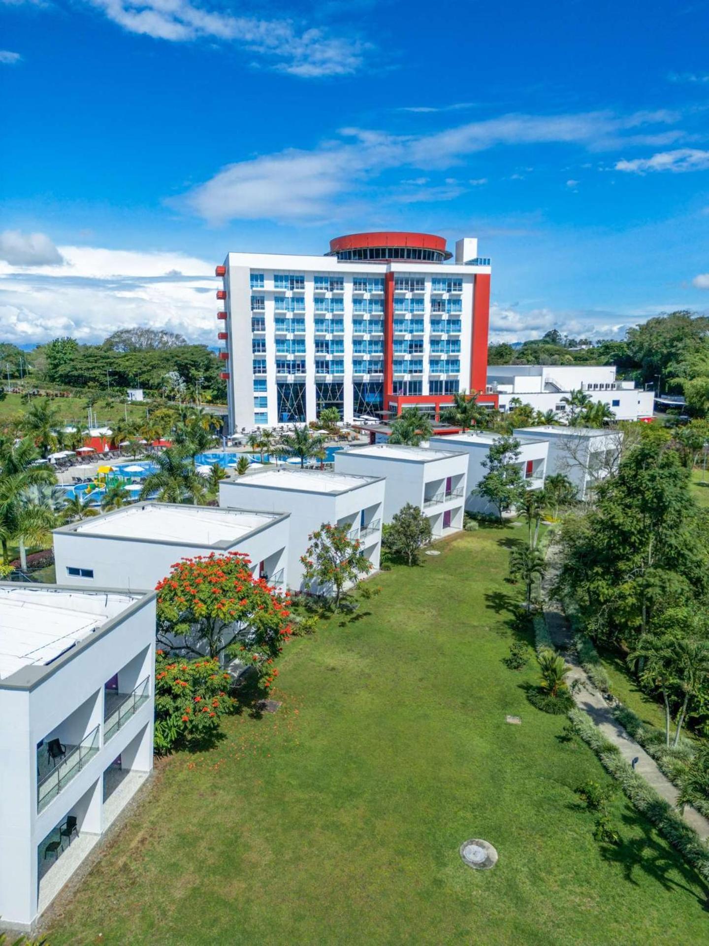 Sonesta Hotel Pereira Cerritos Extérieur photo Aerial view of the University of the South Pacific's Emalaka Campus