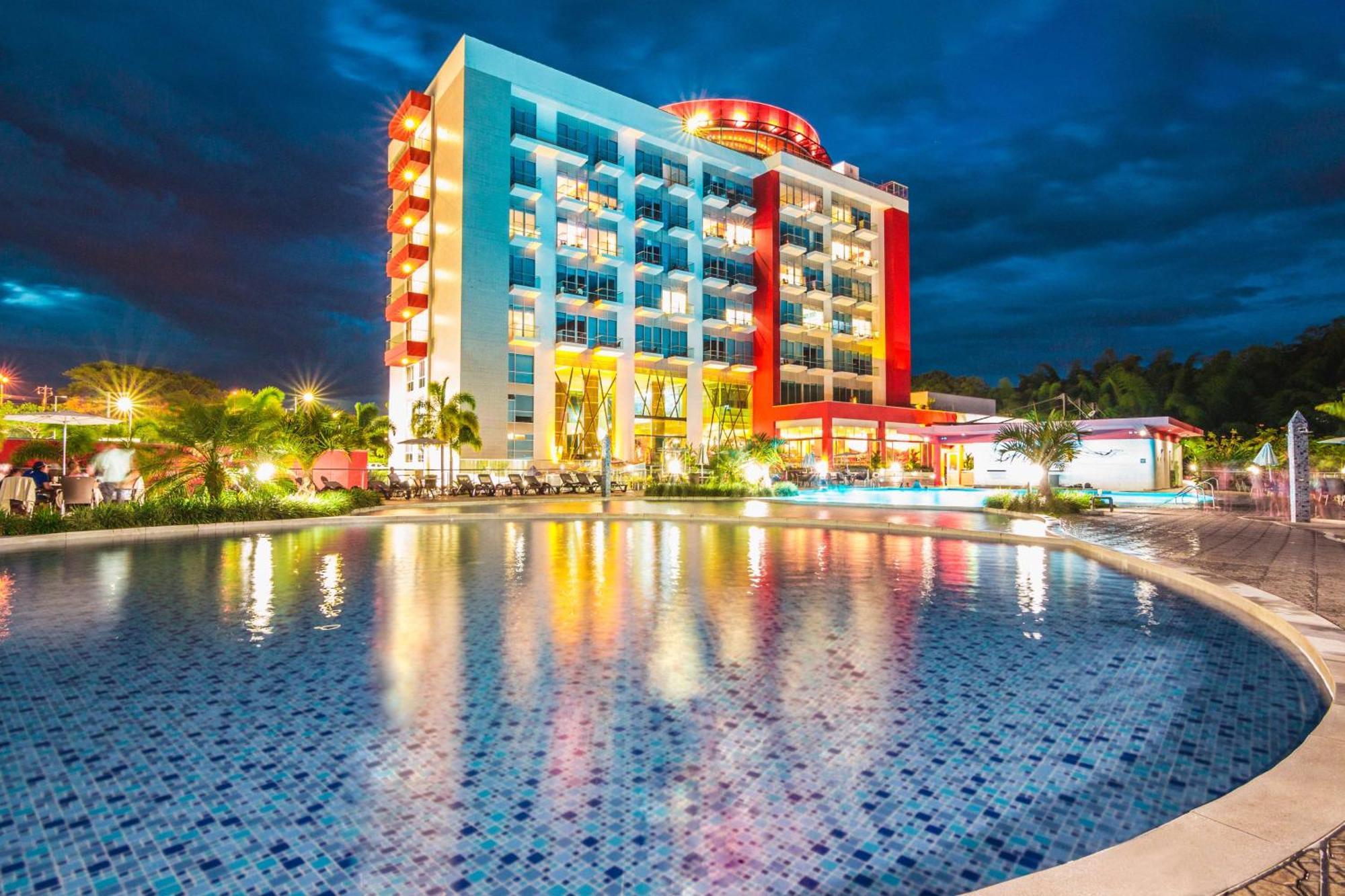 Sonesta Hotel Pereira Cerritos Extérieur photo The Royal